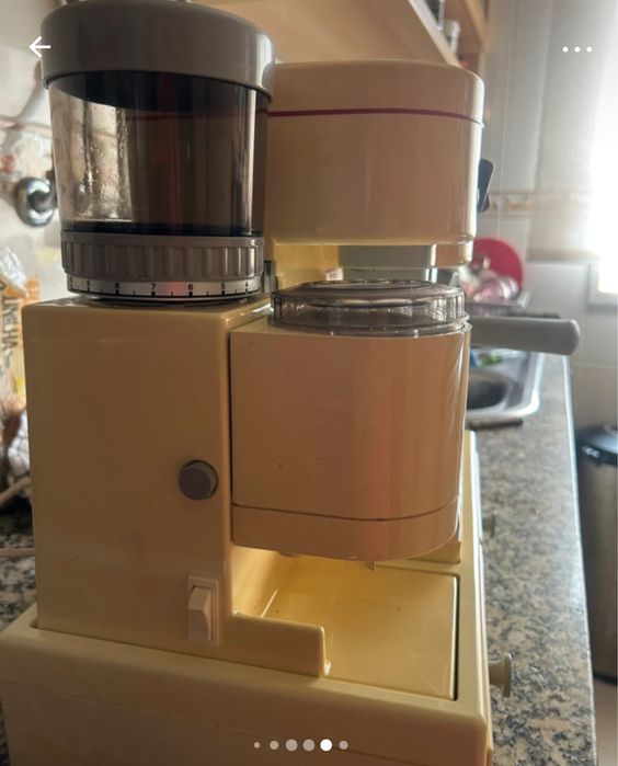 Maquina de café com moedor