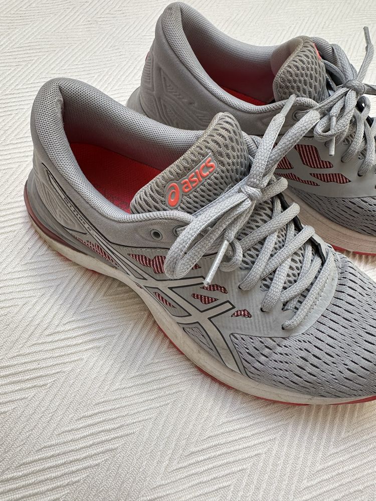 Tenis Asics cinza
