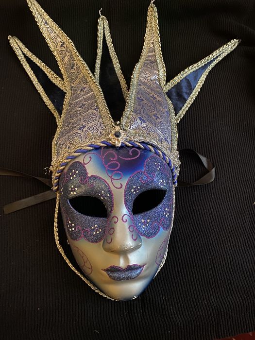 Маска венеціанська