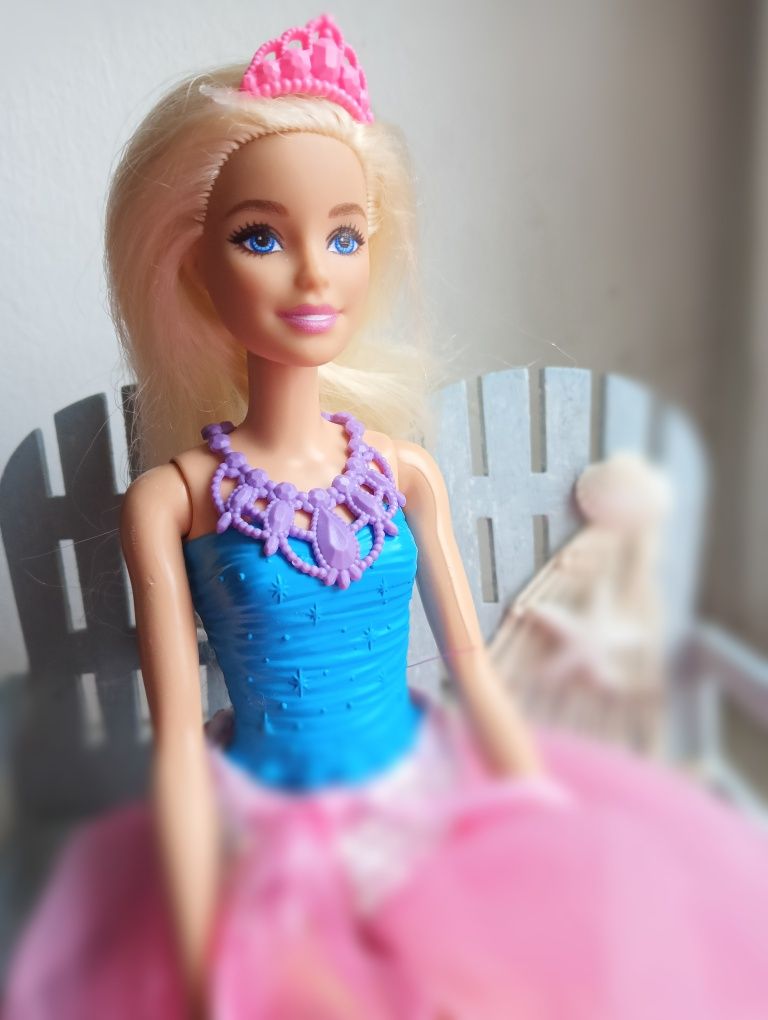 Barbie w spódnicy balowej