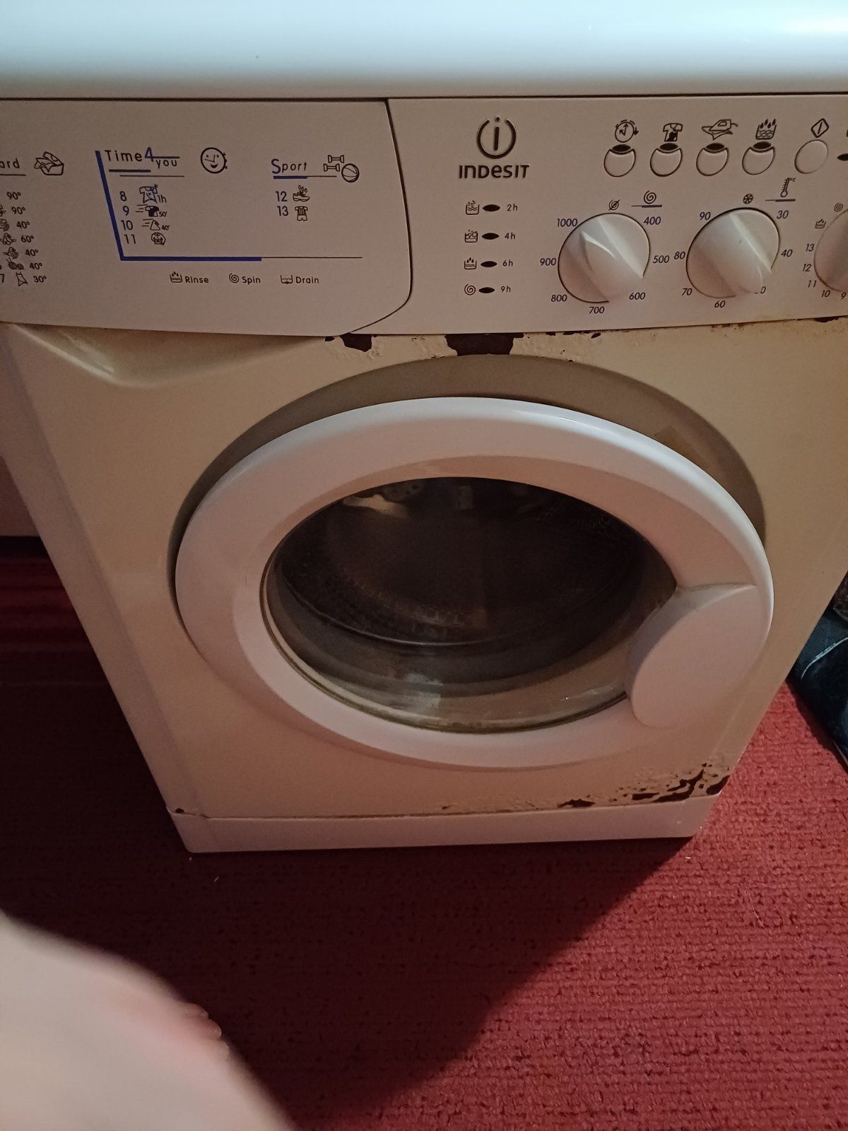 Продам стиральную машину Indesit wisl 105x