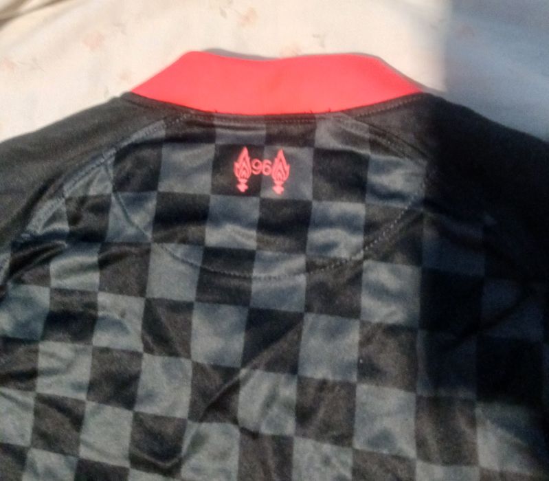 T-shirt de futebol do Liverpool F.C