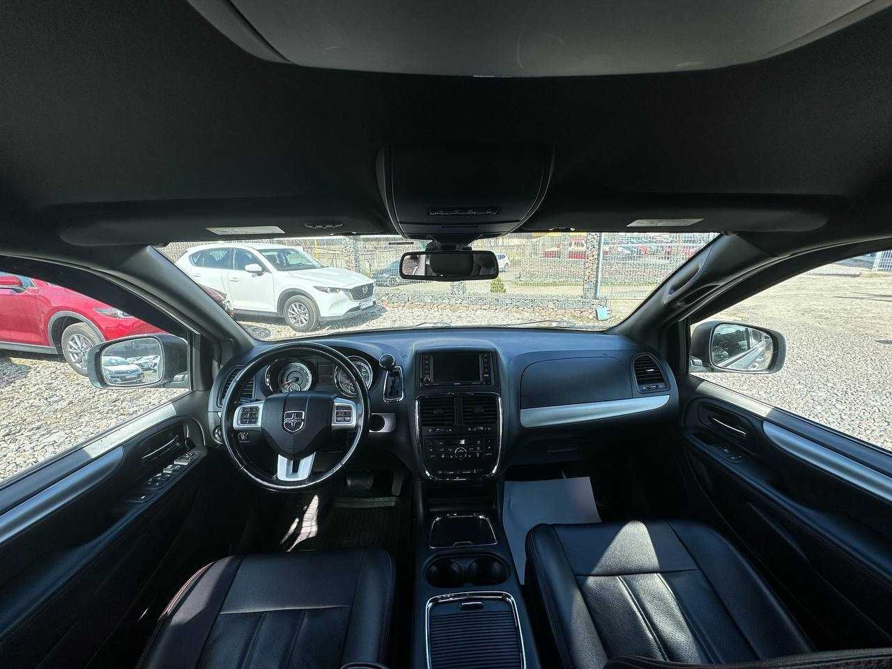 Авто Dodge Grand Caravan 2019