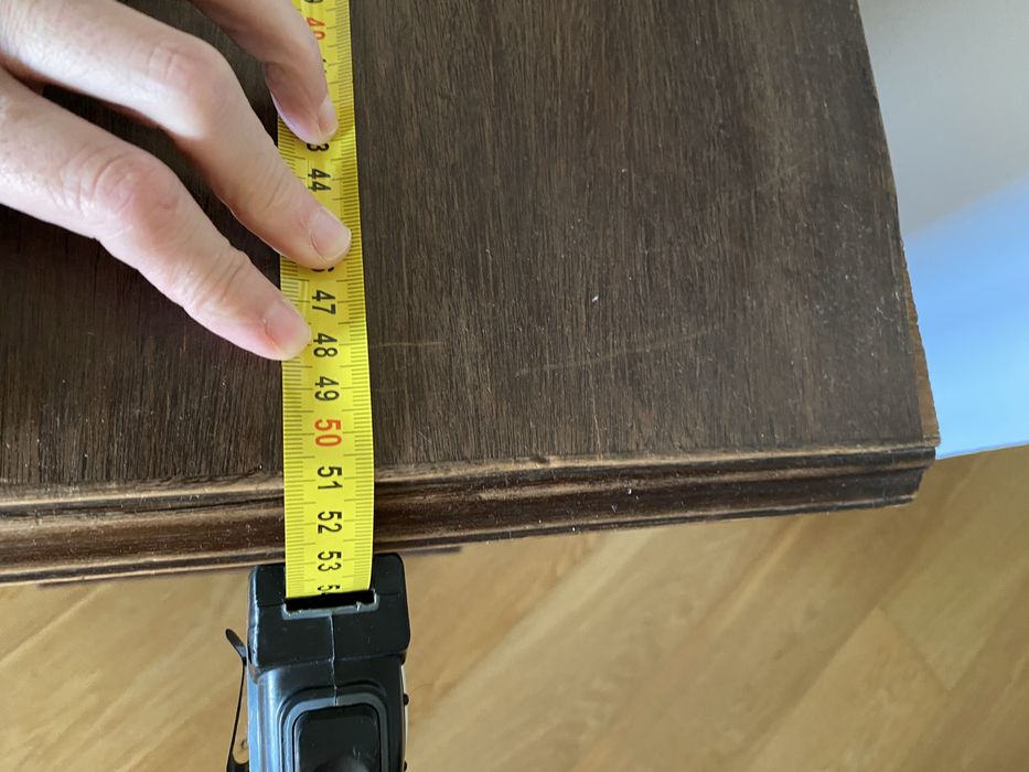 Conjunto 2 mesas cabeceira castanhas com gavetas