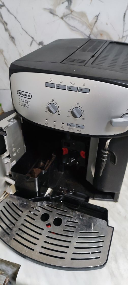 Продам кавоварку Delonghi caffe corso
