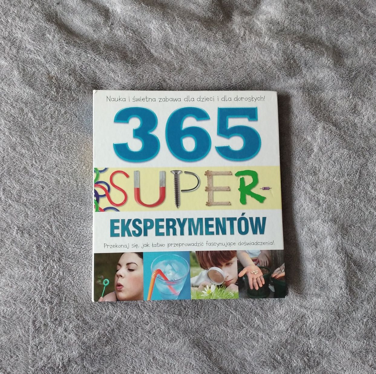 Książka  "365 super eksperymentów"
