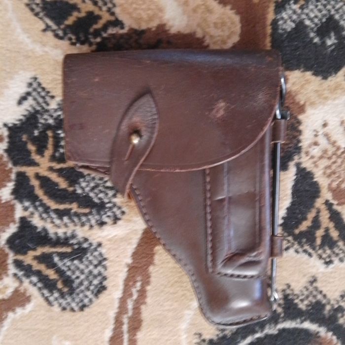 Кобура, ремень, портупея, шомпол, тренчик.