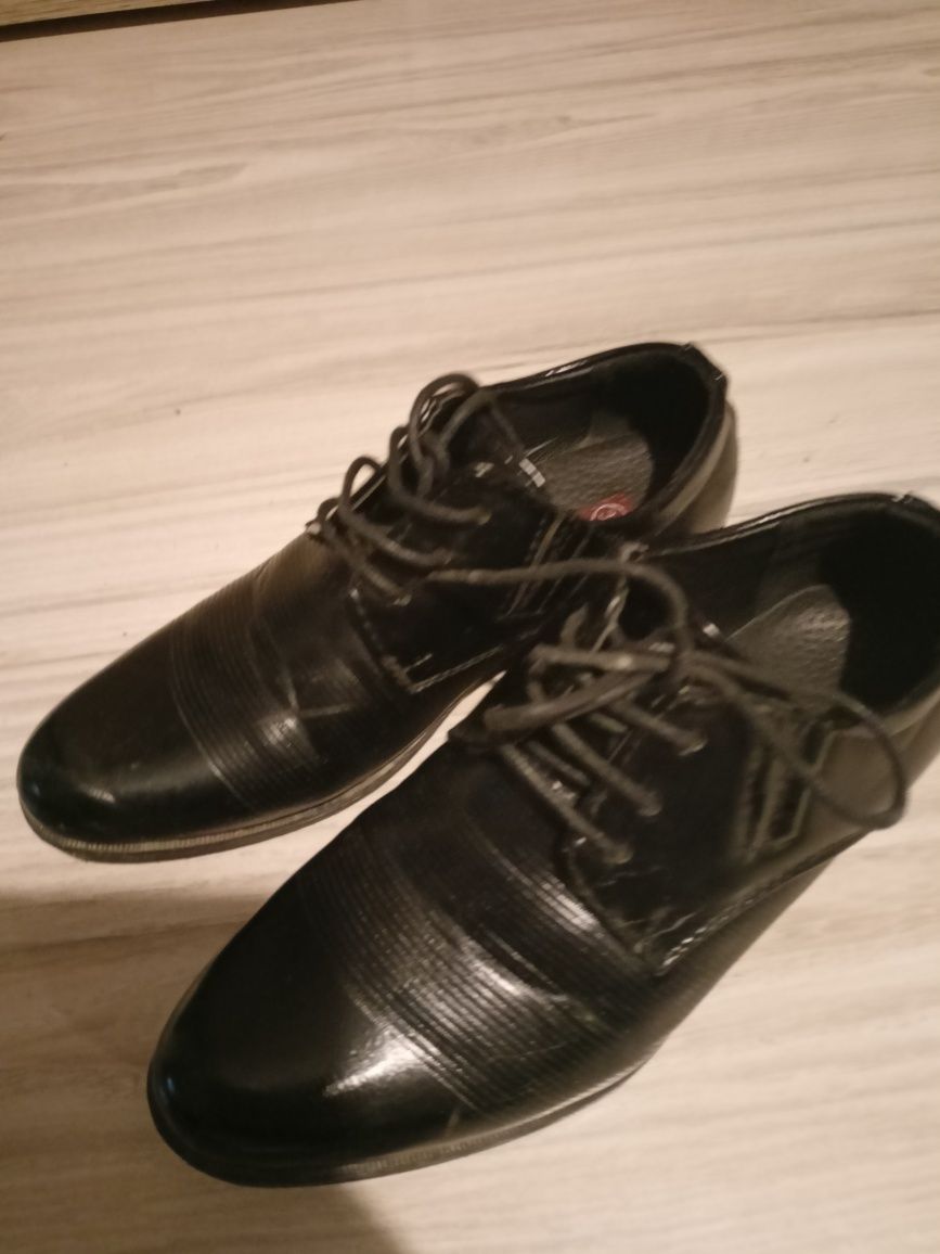 Buty eleganckie rozm.31