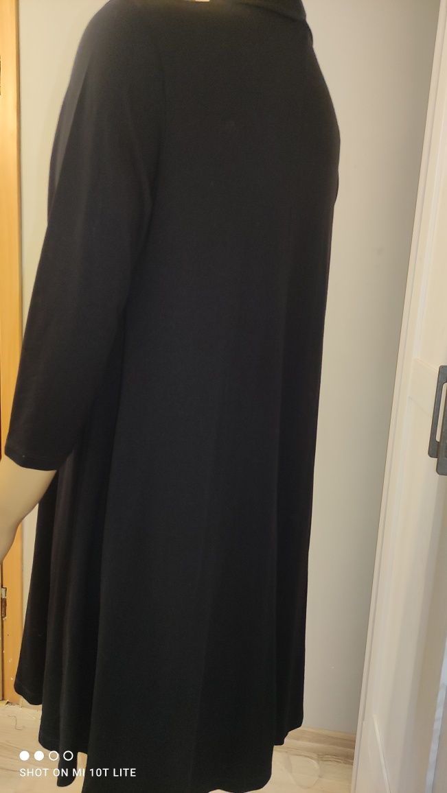Czarna sukienka wiscozowa polgof krój litery A