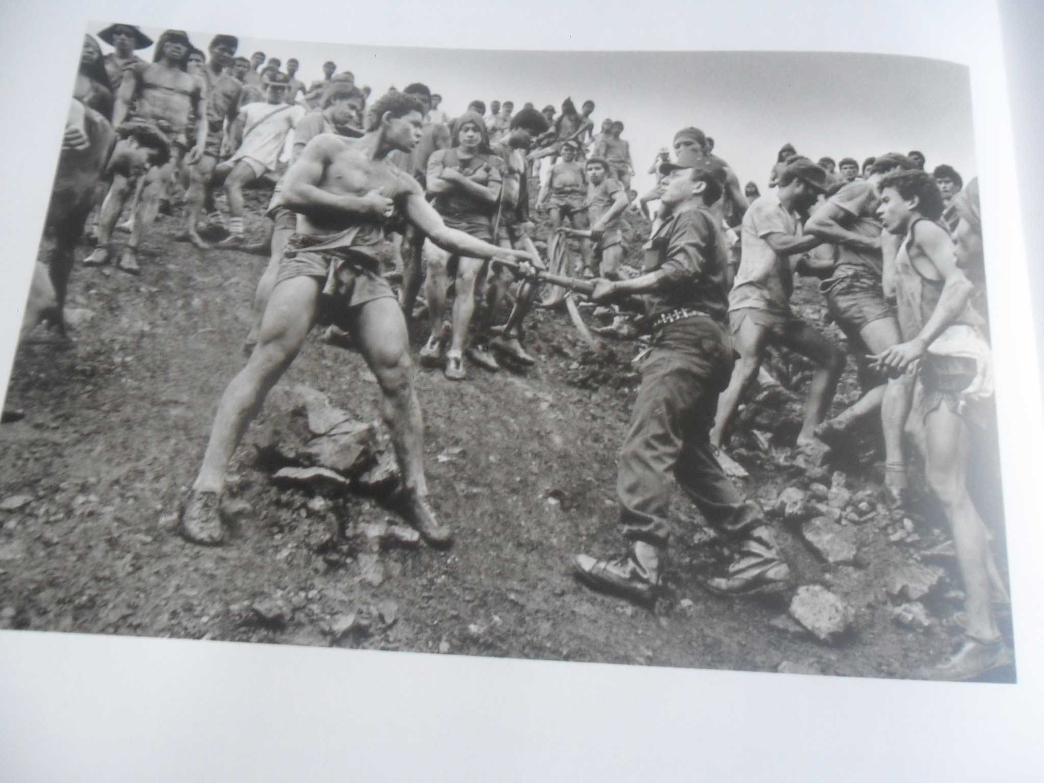 "Um Incerto Estado de Graça" Fotografia de Sebastião Salgado