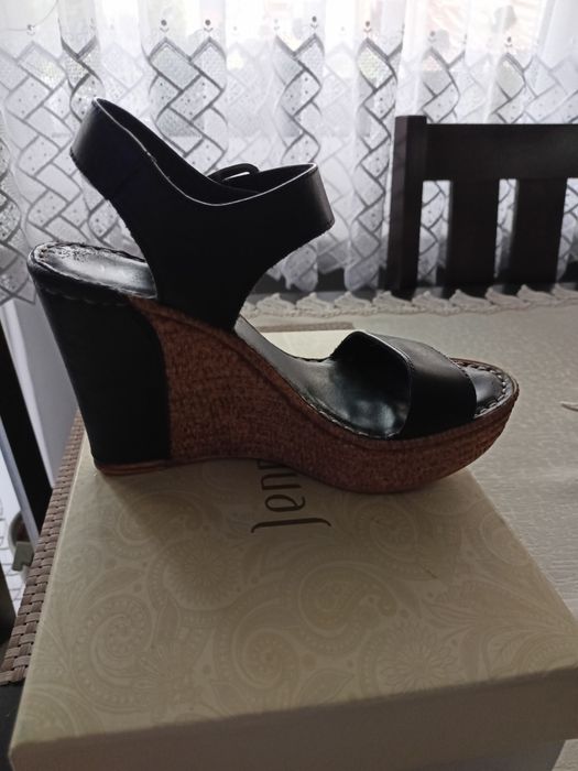 Sandałki Lasocki damskie na koturnie skóra rozmiar 35