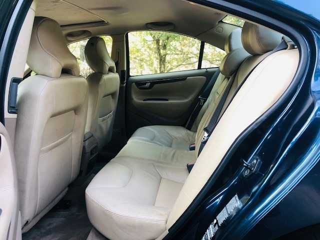 viatura de elevada qualidade, muito seguro e prazer de condução.