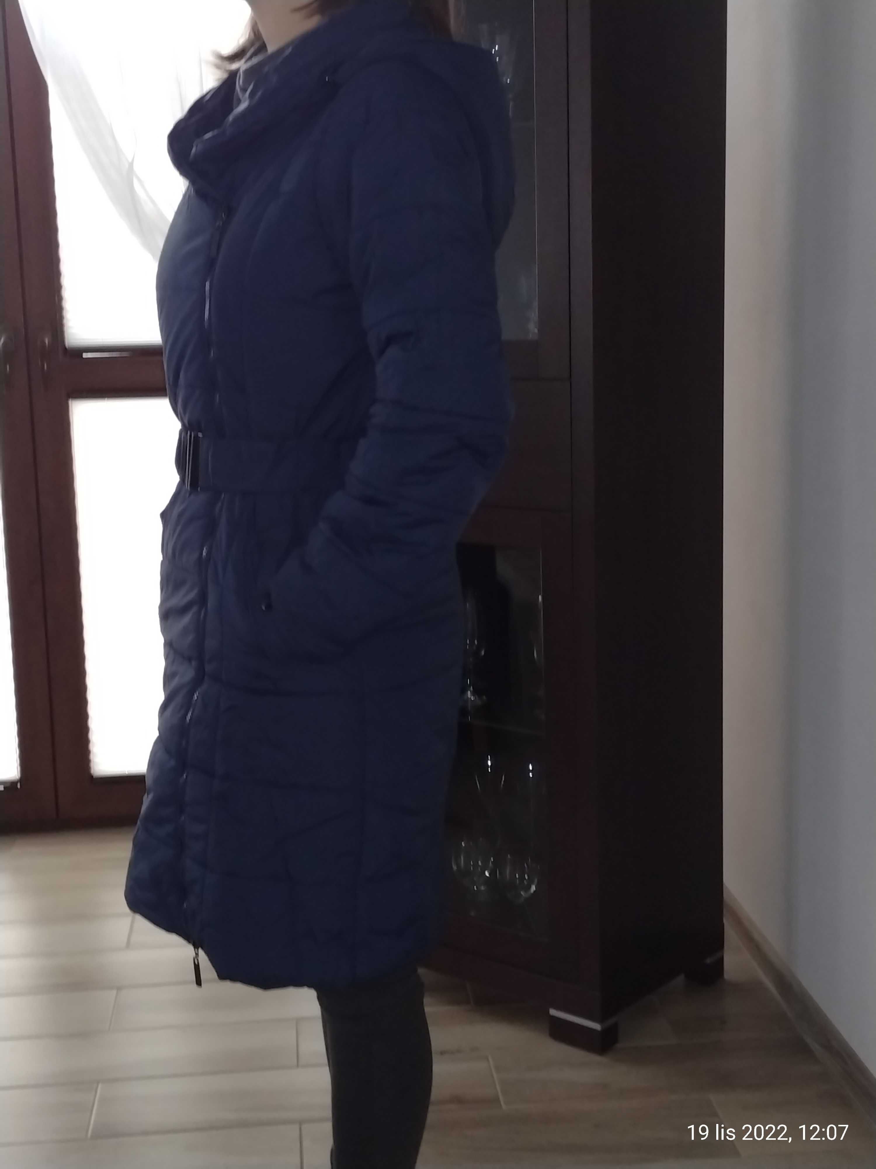 Kurtka / płaszcz zimowy z kapturem r. S  Carry