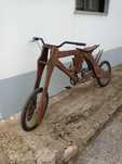 Vende se bicicleta de madeira