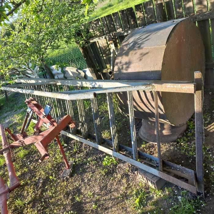 Драбина металева (сходи на другий поверх, горище, сходи до водойми)