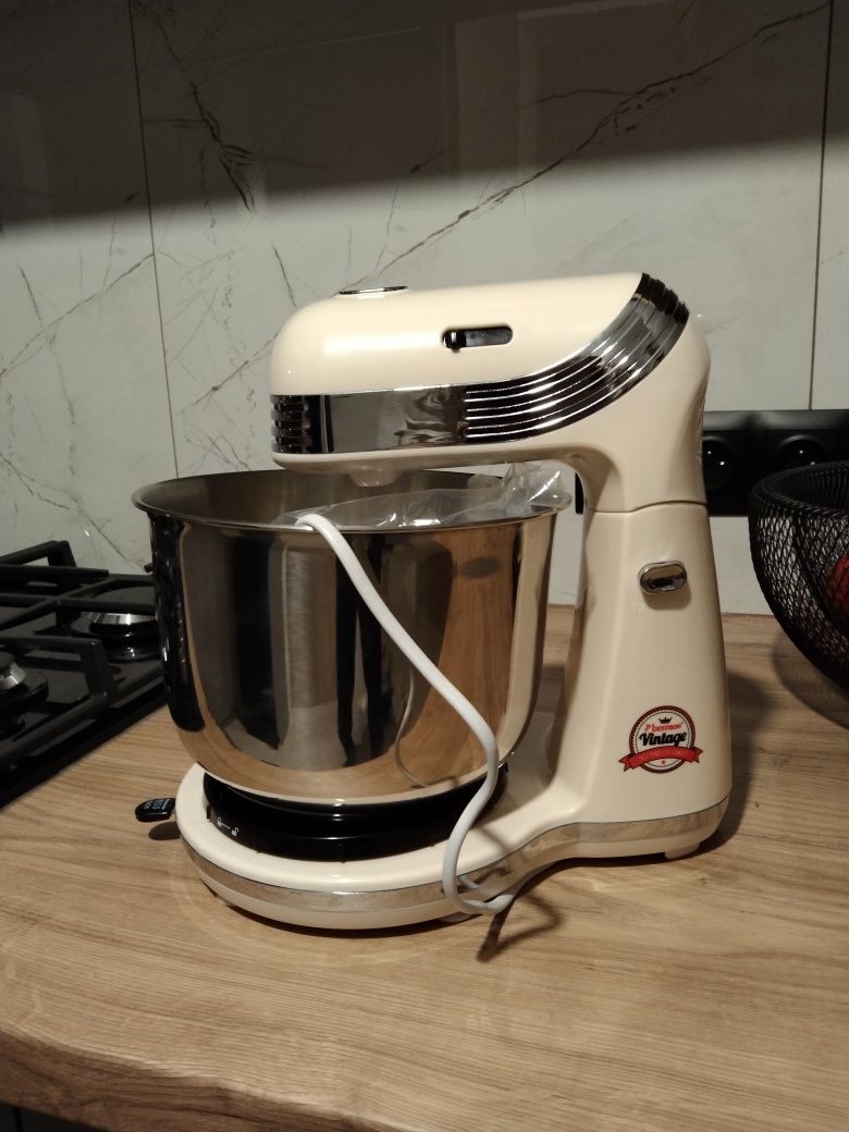 Robot kuchenny, robot z misą, mikser