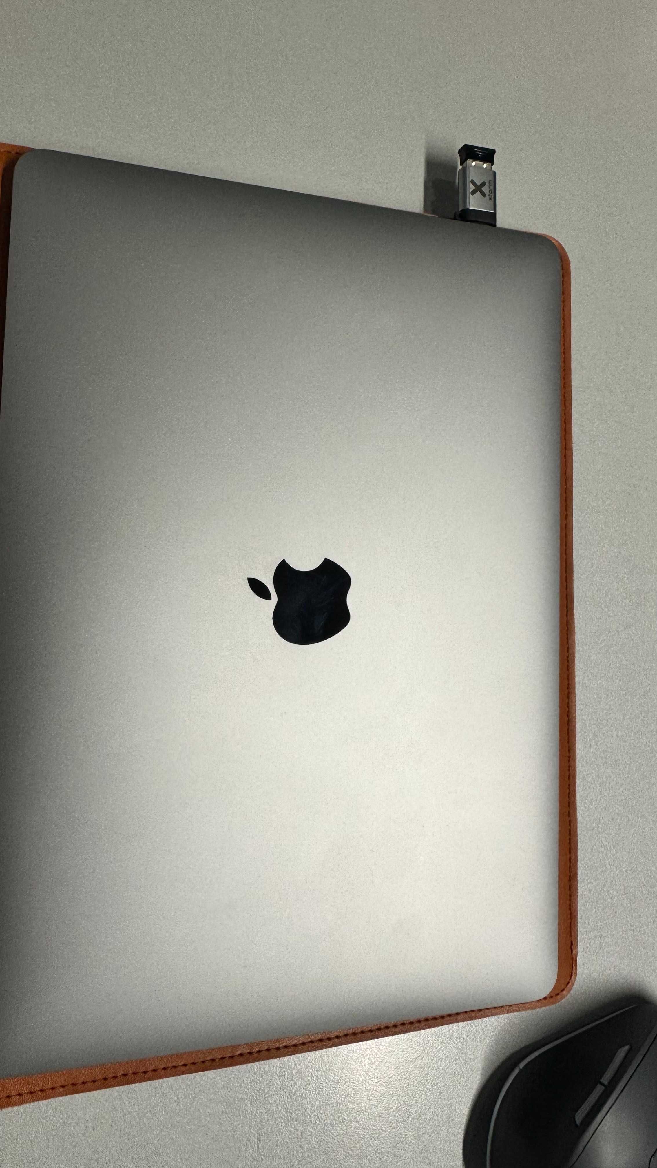 Macbook air M1 256 8RAM (2020) - Praticamente novo.