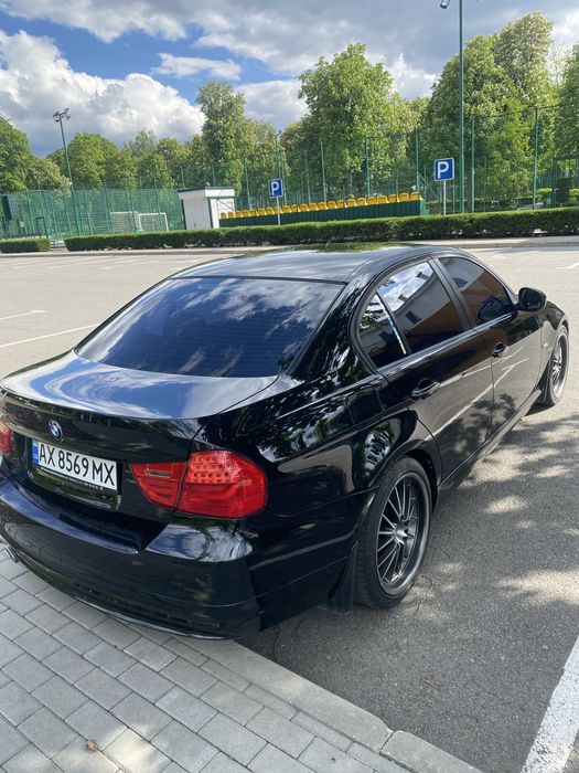 Bmw e90 2011 рік