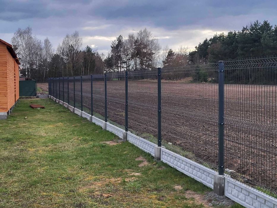 Ogrodzenie panelowe z podmurówką