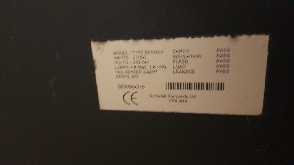 Kominek elektryczny (wolnostojący z funkcją grzania)