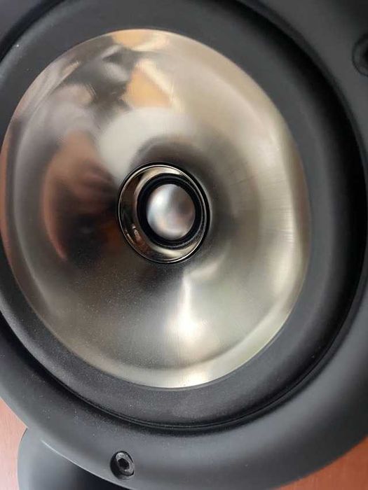 Par de colunas KEF IQ1