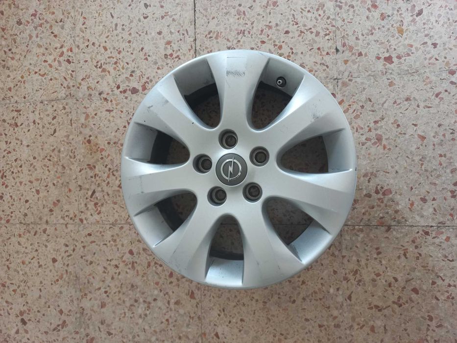 Jante Liga Leve 5 furos, proveniente de um Opel