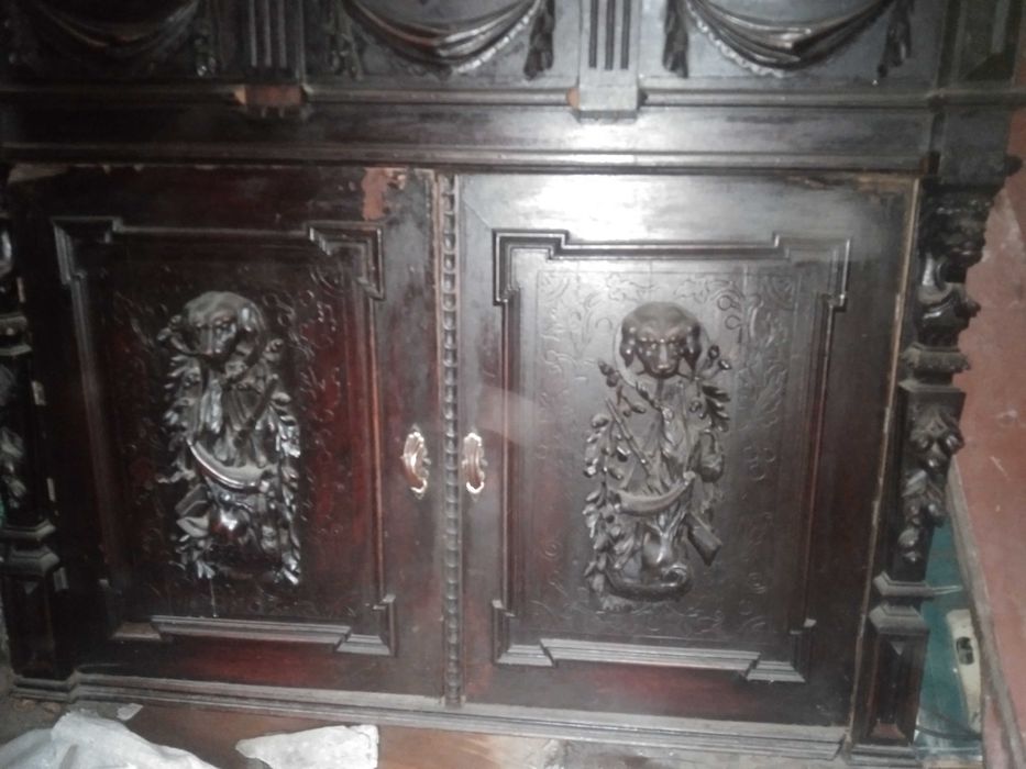 Мебель из красного дерева раритетная.