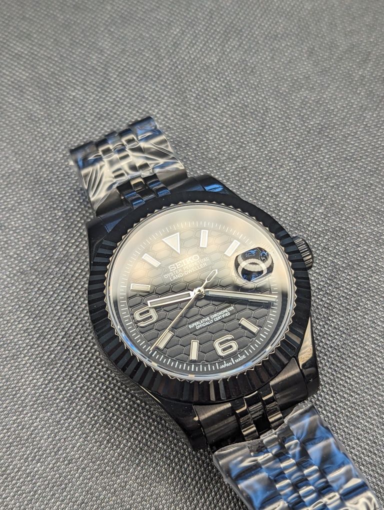 Seiko mod stealth dweller