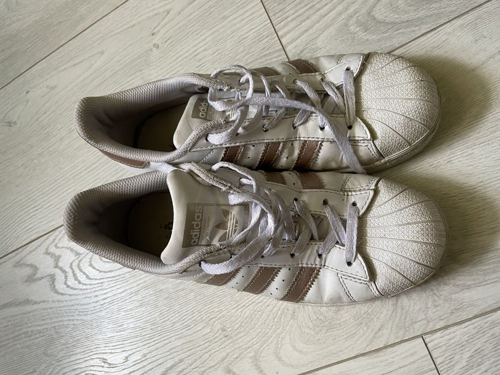 Продам кроси Adidas superstar