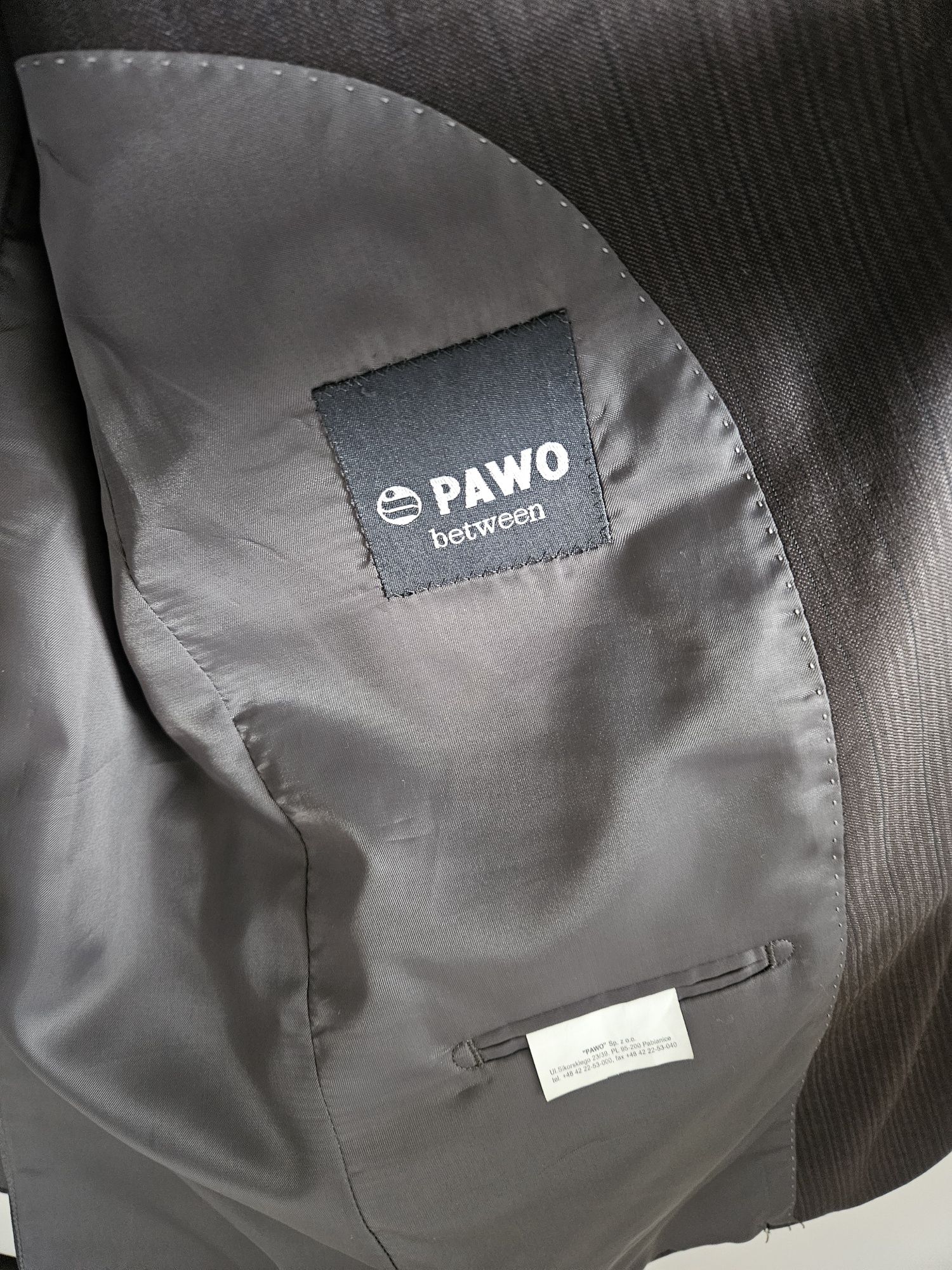 Garnitur Pawo brazowy w cienkie paski r 182/96
