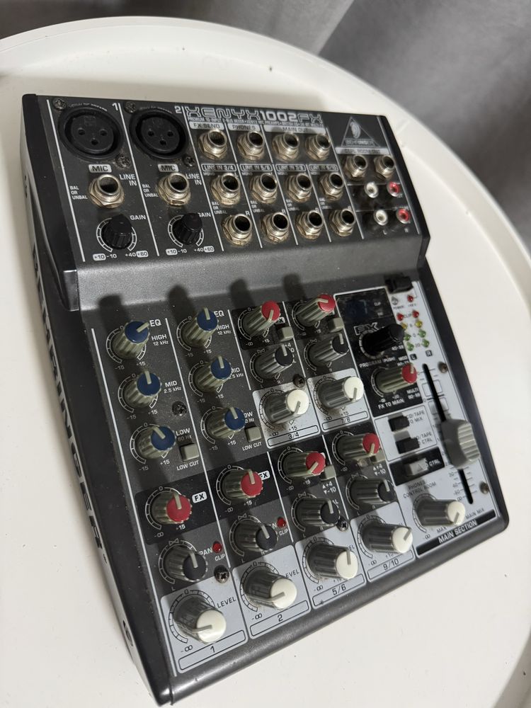 Behringer Xenyx 1002FX — мікшер з ефектами
