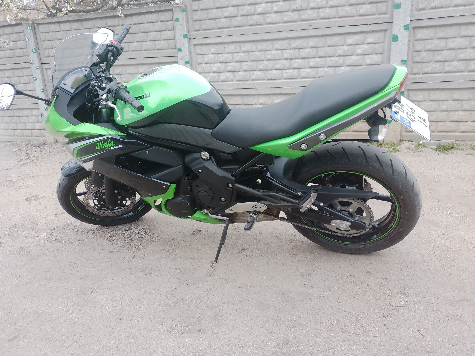 Мотоцикл Кавасакі Ніндзя 400.