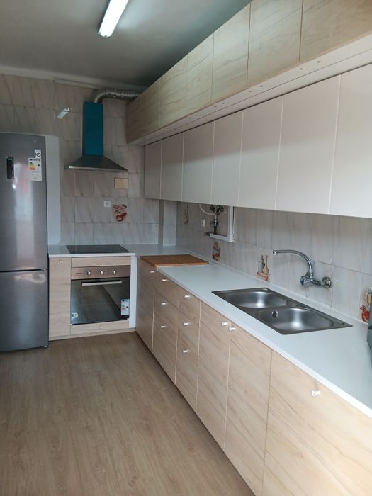 Feijo Apartamento T4 no primeiro andar, remodelado para T3 com sala de