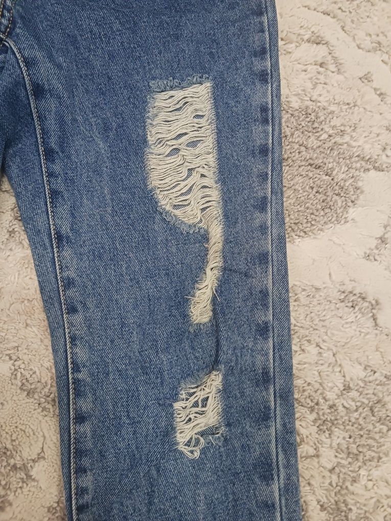 Spodnie jeans dziewczęce z dziurami roz 146 Reserved