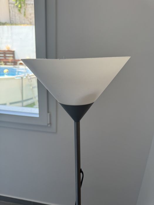 Candeeiro de Pé Moderno - Excelente Estado!