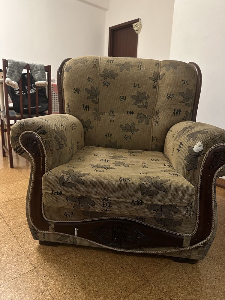 Vendo 2 sofas usados.                              M