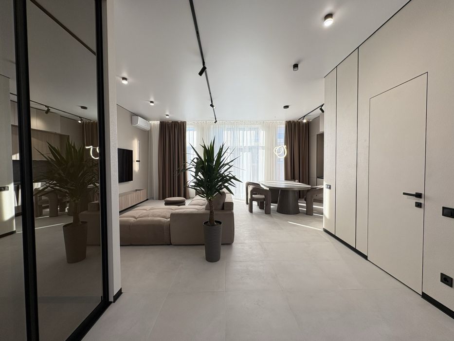 Продам будинок в Києві Троєщина таунхаус під ремонт  київ Деснянський