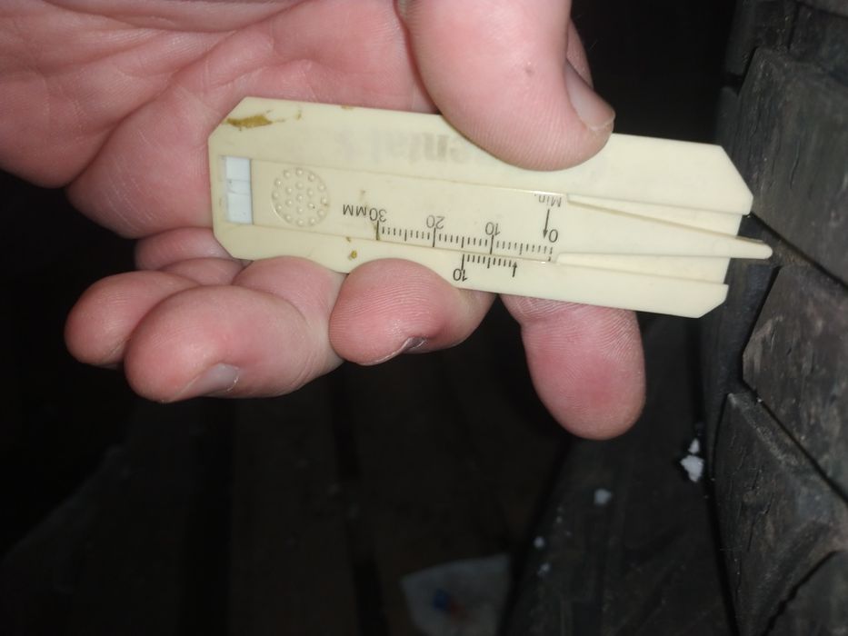 Продам зимову гуму nokian hakkapeliitta 285/50R20