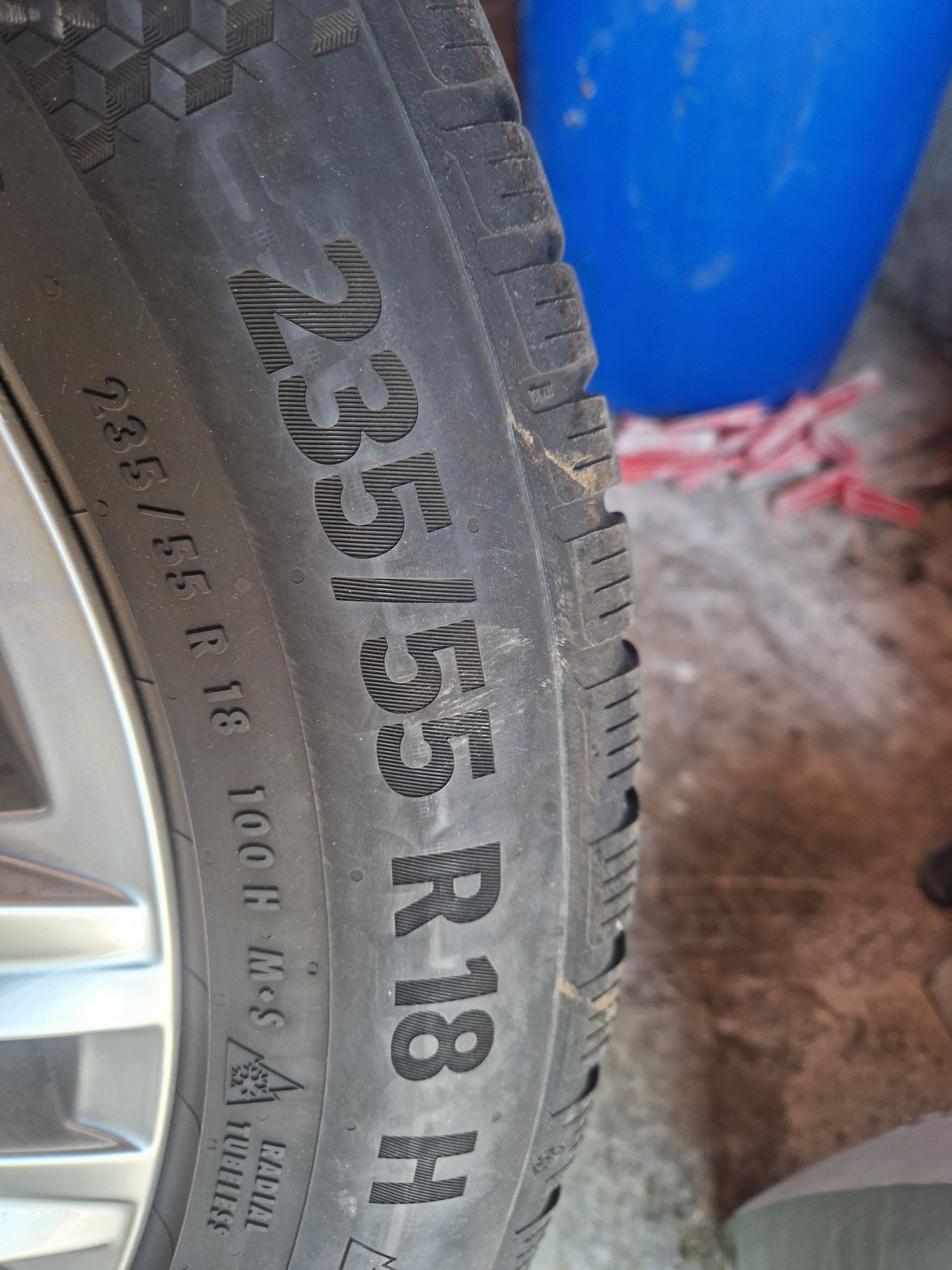 Vendo pneus com jantes originaos novos