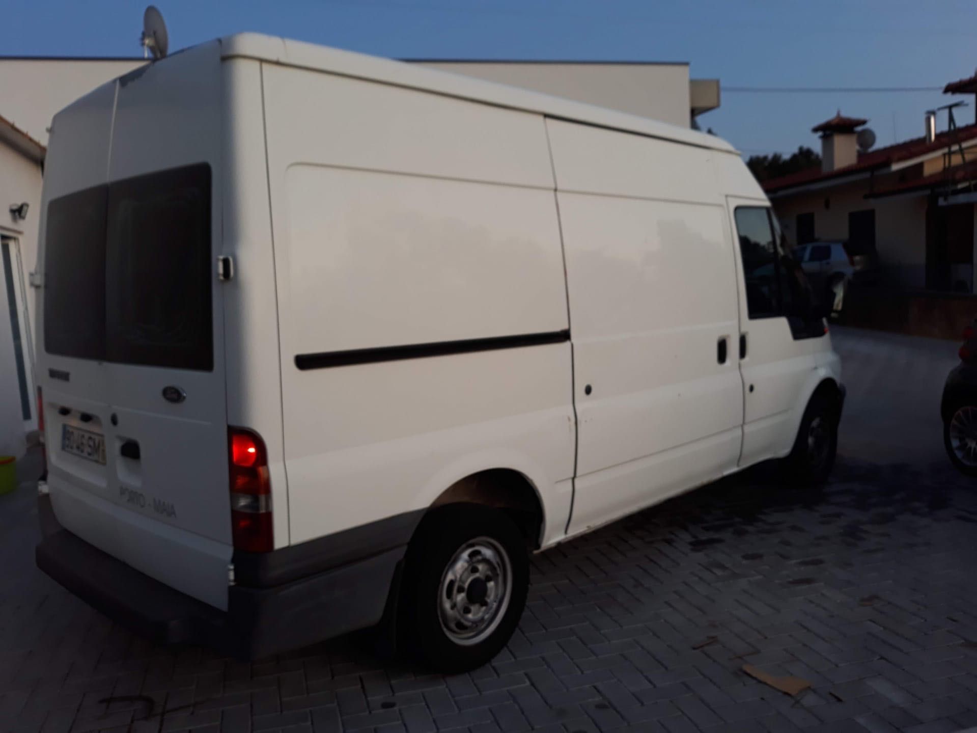 Alugo carrinhas com ou sem motorista