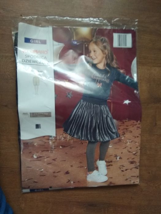 Okazja!!! Nowa spódniczka błyszcząca srebrna  128