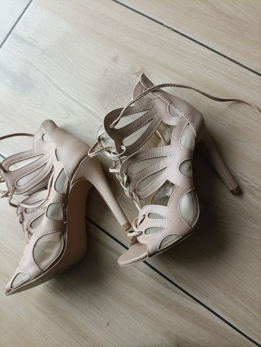 Piękne buty szpilki obcasy damskie 36 beżowe botki wiązane new look wi