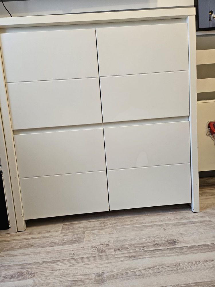 Duża biała  komoda