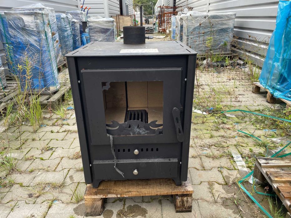 Piec kominek koza wolnostojący nowoczesny TARA o mocy 8 kW OUTLET
