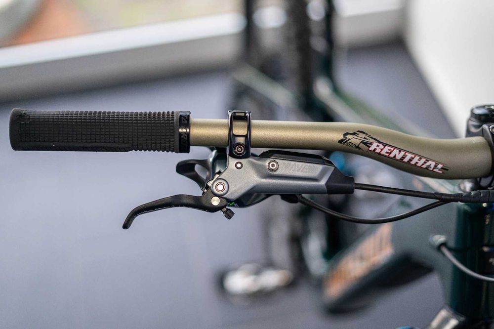 Santa Cruz Vala Tam. M - Fox Grip2 + Fox x2 c/ fatura IVA discriminado