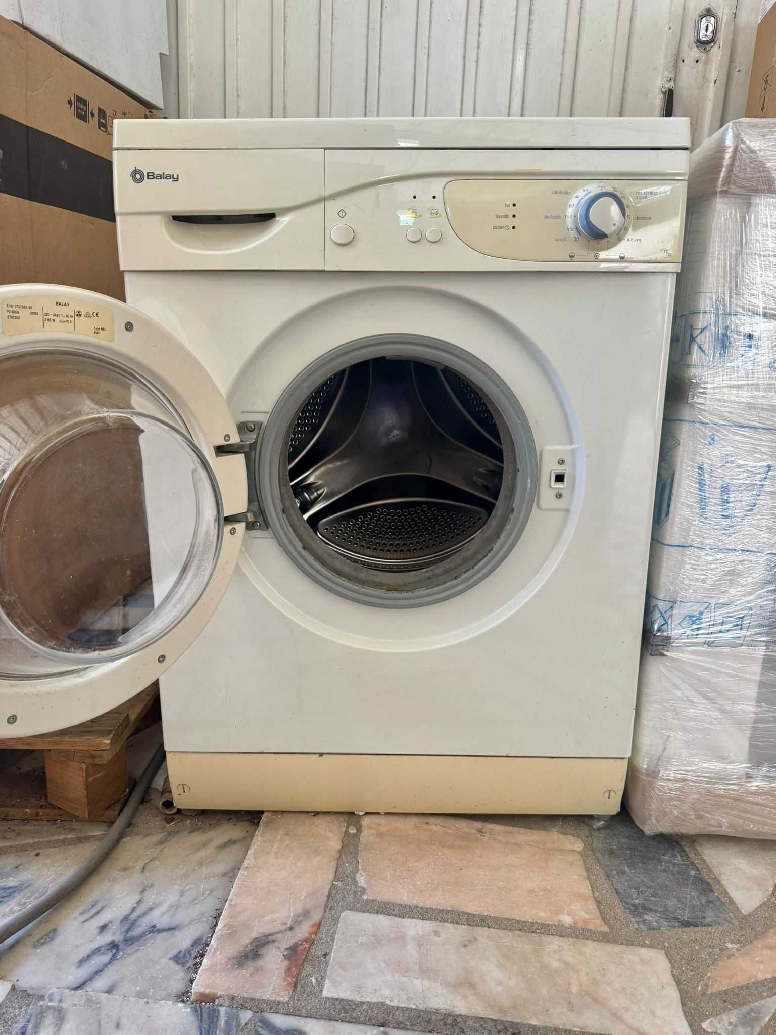Máquina Lavar Roupa Balay a Funcionar