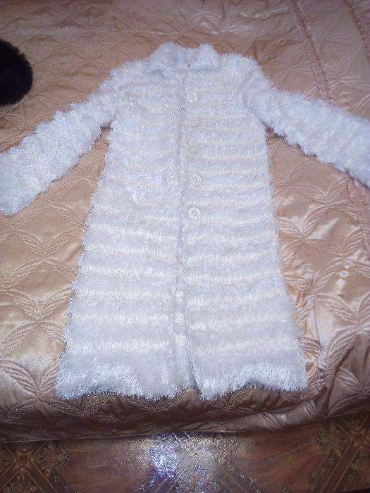 Продам белое, шикарное, женское вязанное пальто "травка"