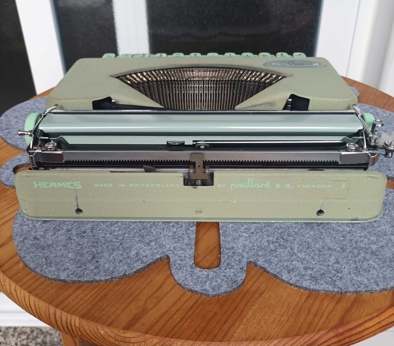 Máquina de escrever Hermes Baby