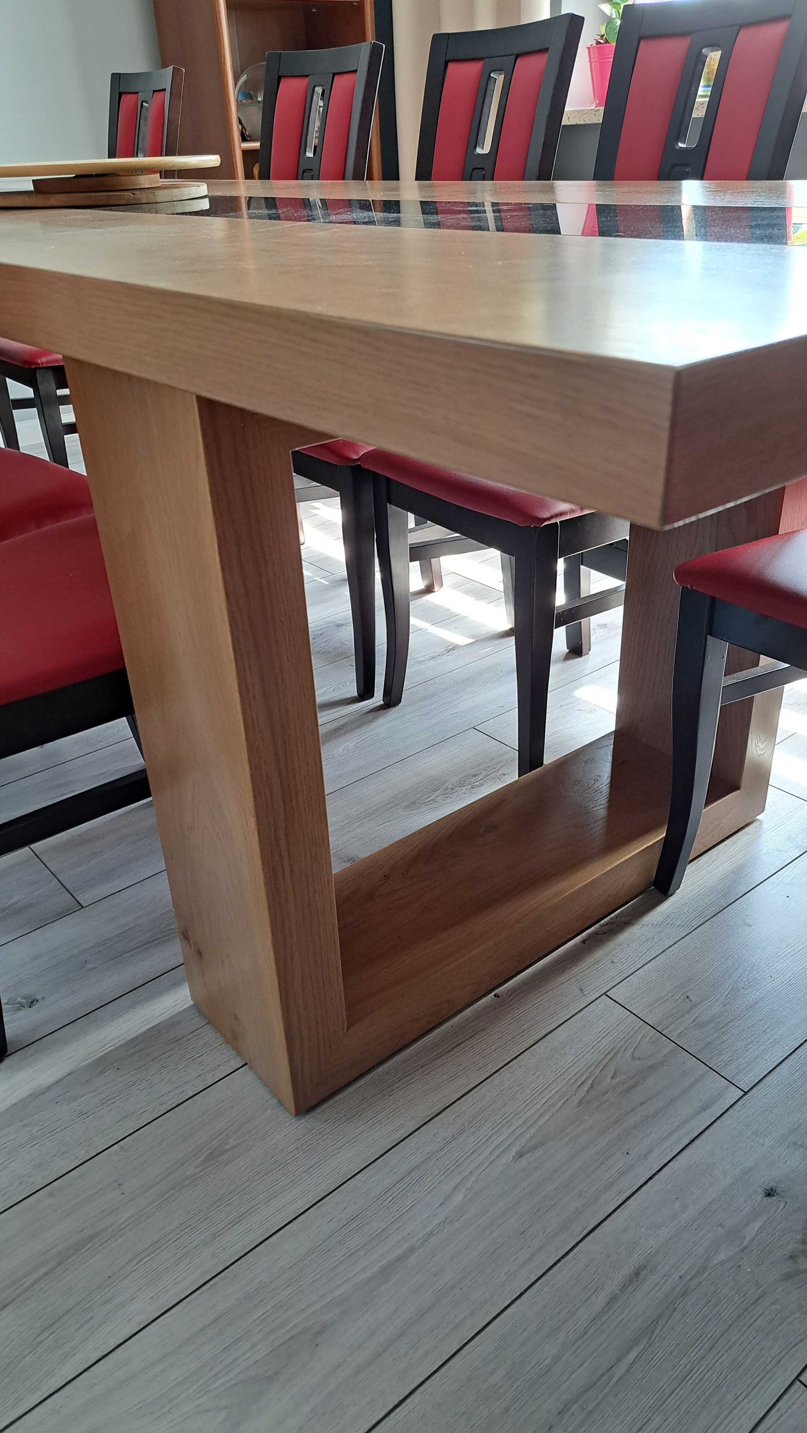 Stół dębowy z krzesłami