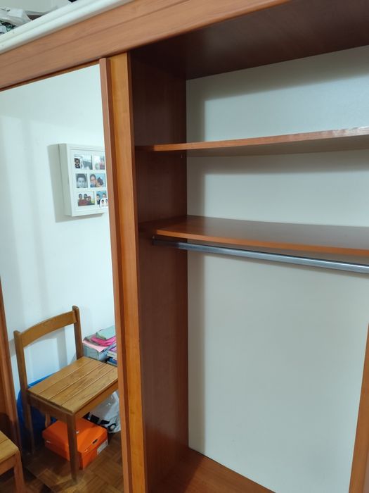 Quarto completo (cama, cómoda, 2mesas de cabeceira e roupeiro)